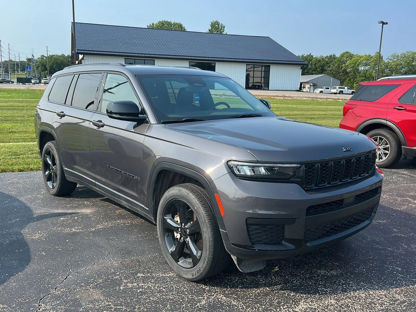 Used 2023 Metallic Jeep Altitude image 3