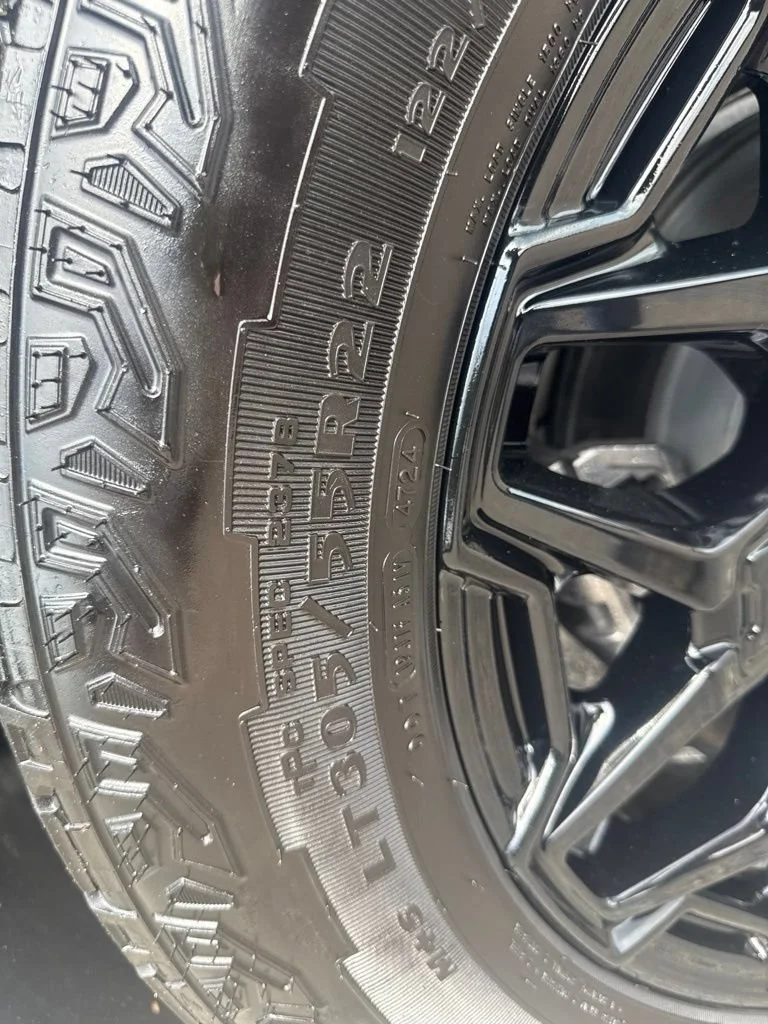 Used 2025 Meteorite Metallic (Grey) GMC 2X image 38