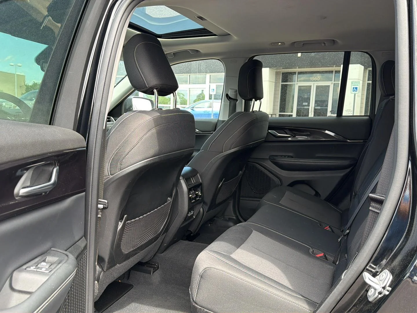 Used 2023 Diamond Black Crystal Pearlcoat Jeep Laredo image 19