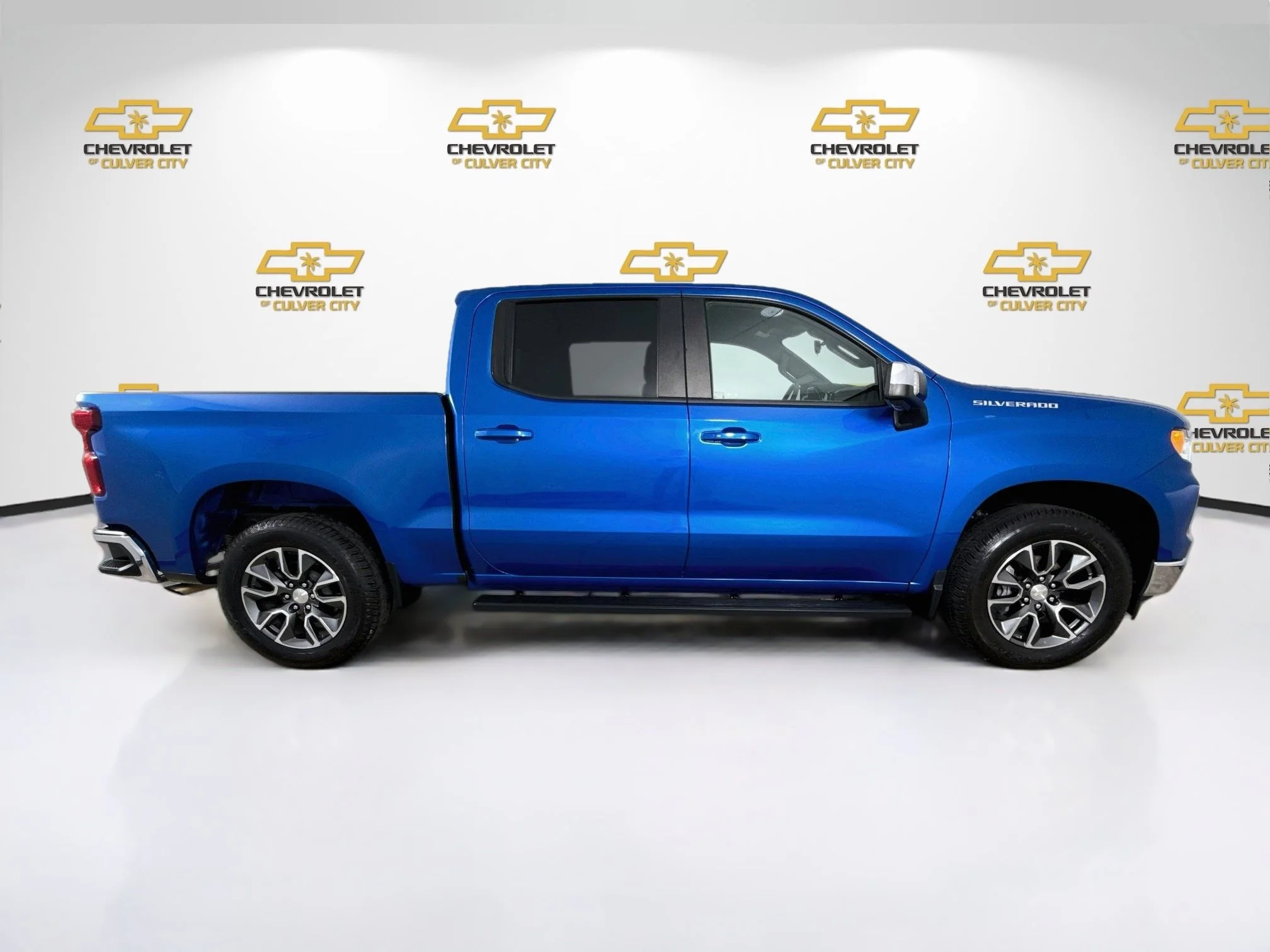 Used 2022 Glacier Blue Metallic Chevrolet LT image 9