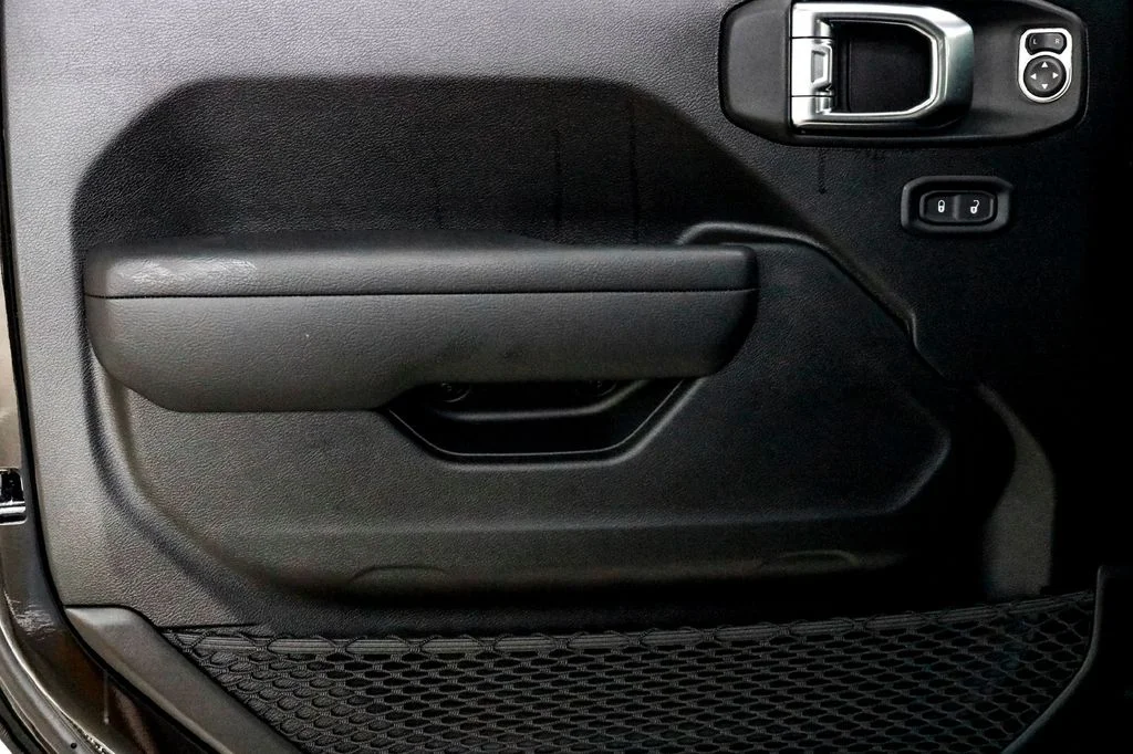 New 2025 Black Jeep Mojave image 7