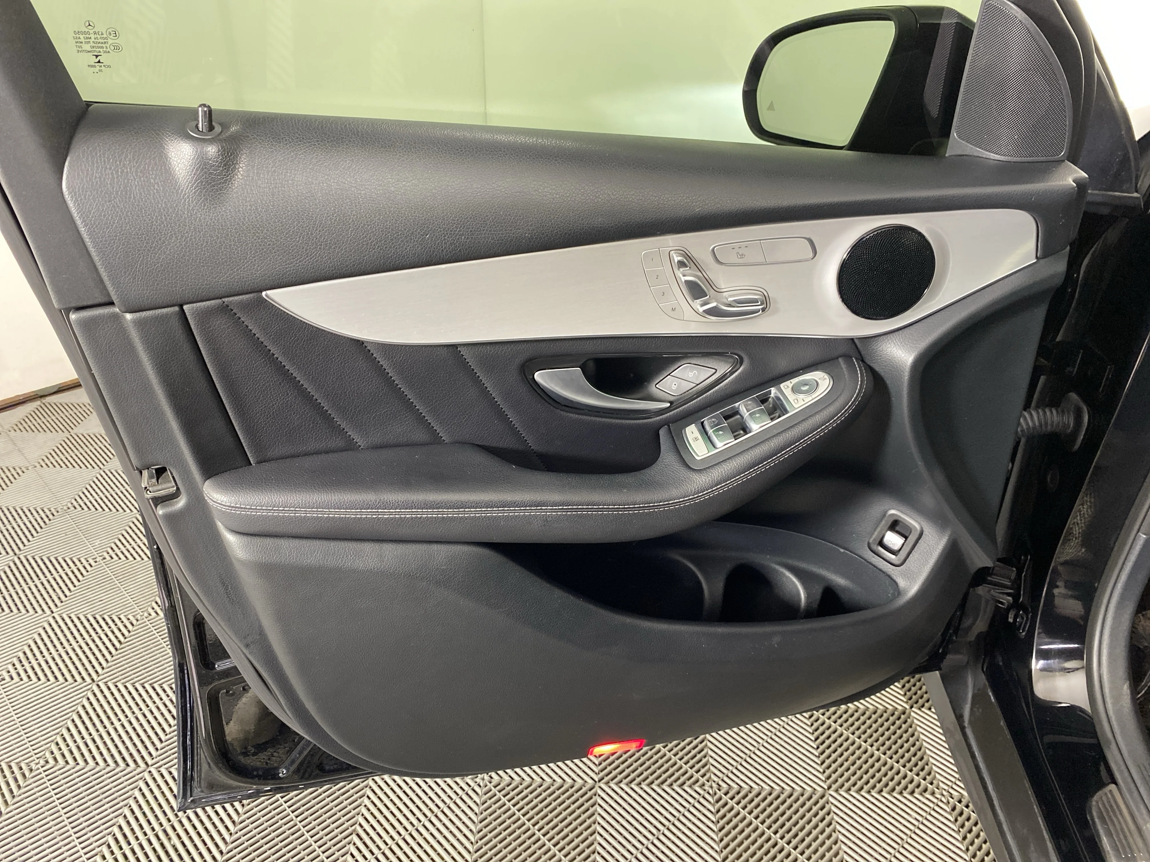 Used 2021 Obsidian Black Metallic Mercedes-Benz GLC 300 image 14