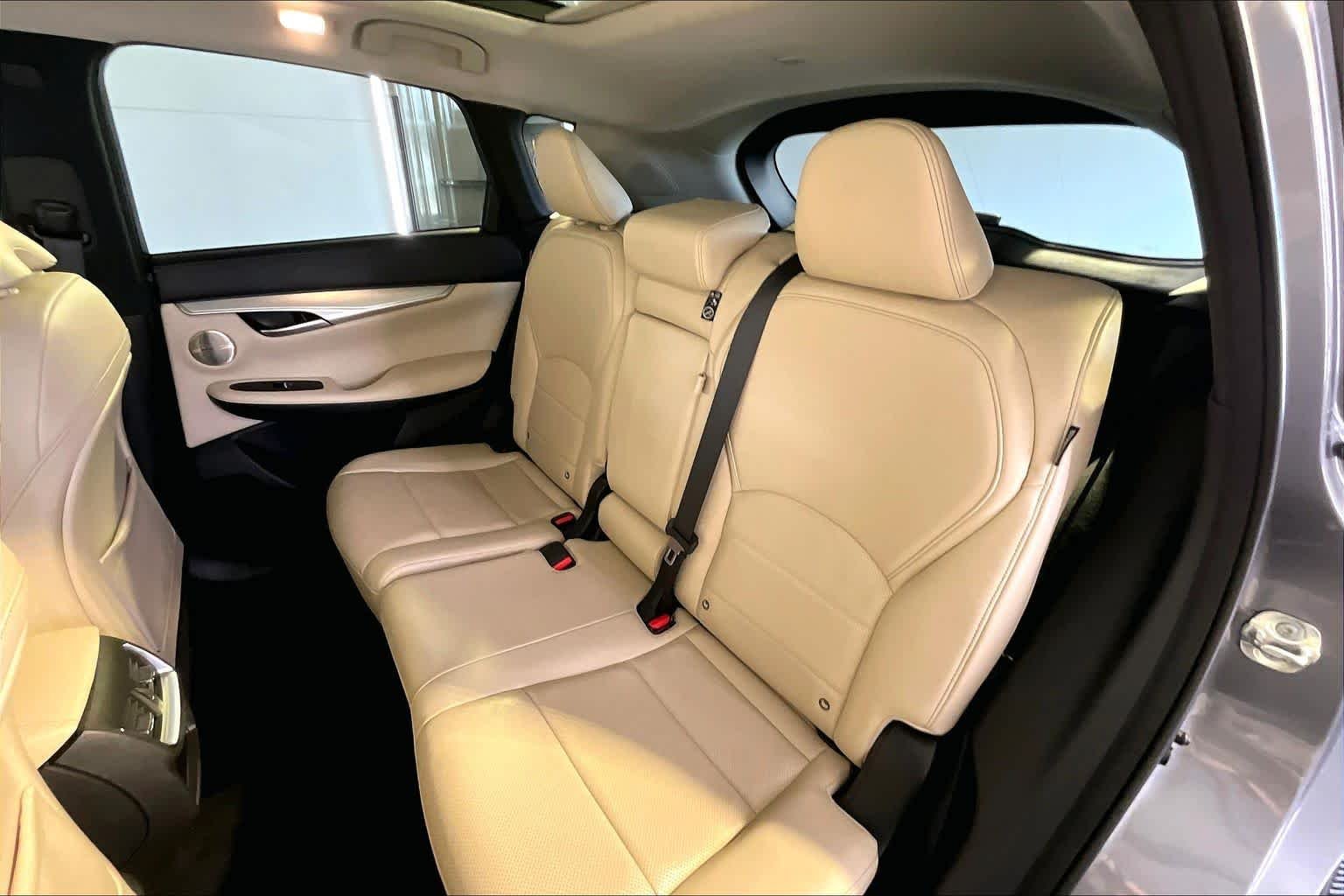 Used 2022 Graphite Shadow INFINITI ESSENTIAL image 21