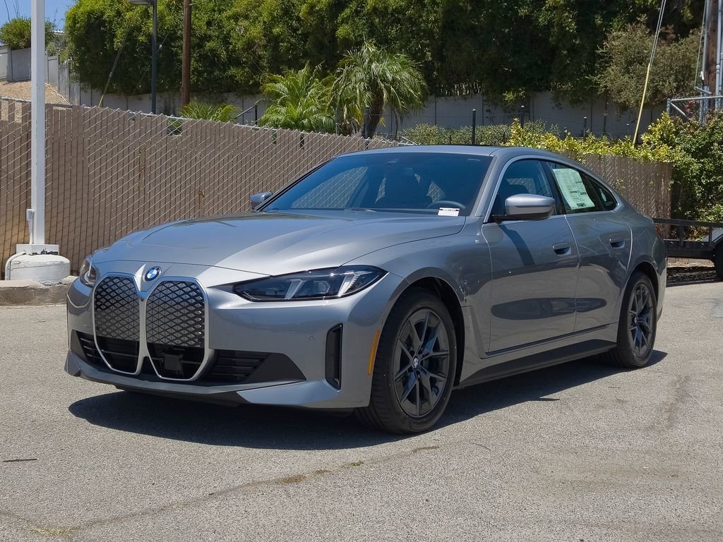 New 2026 Skyscraper Grey Metallic BMW eDrive40 image 2