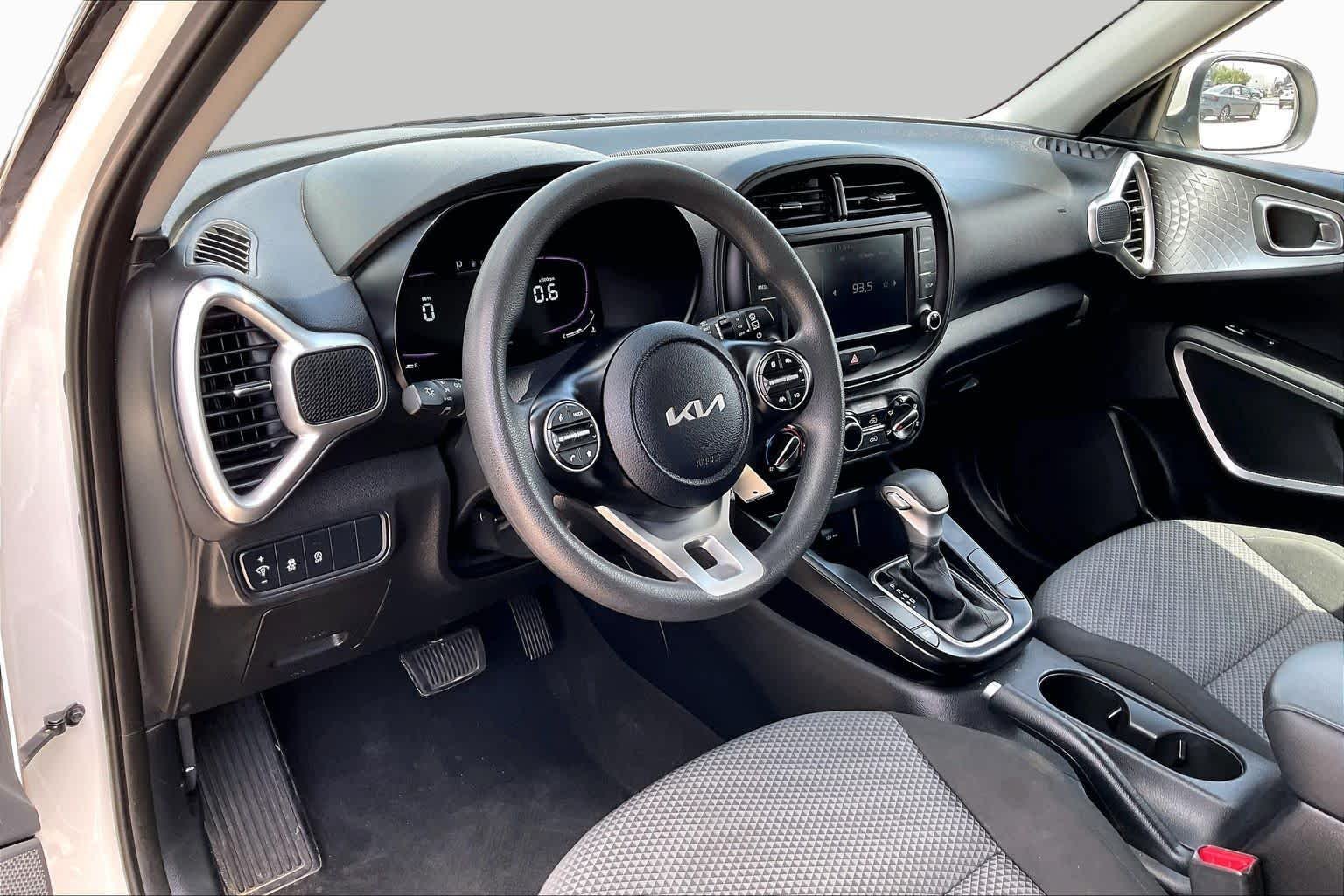 Used 2023 Snow White Pearl Kia LX image 17