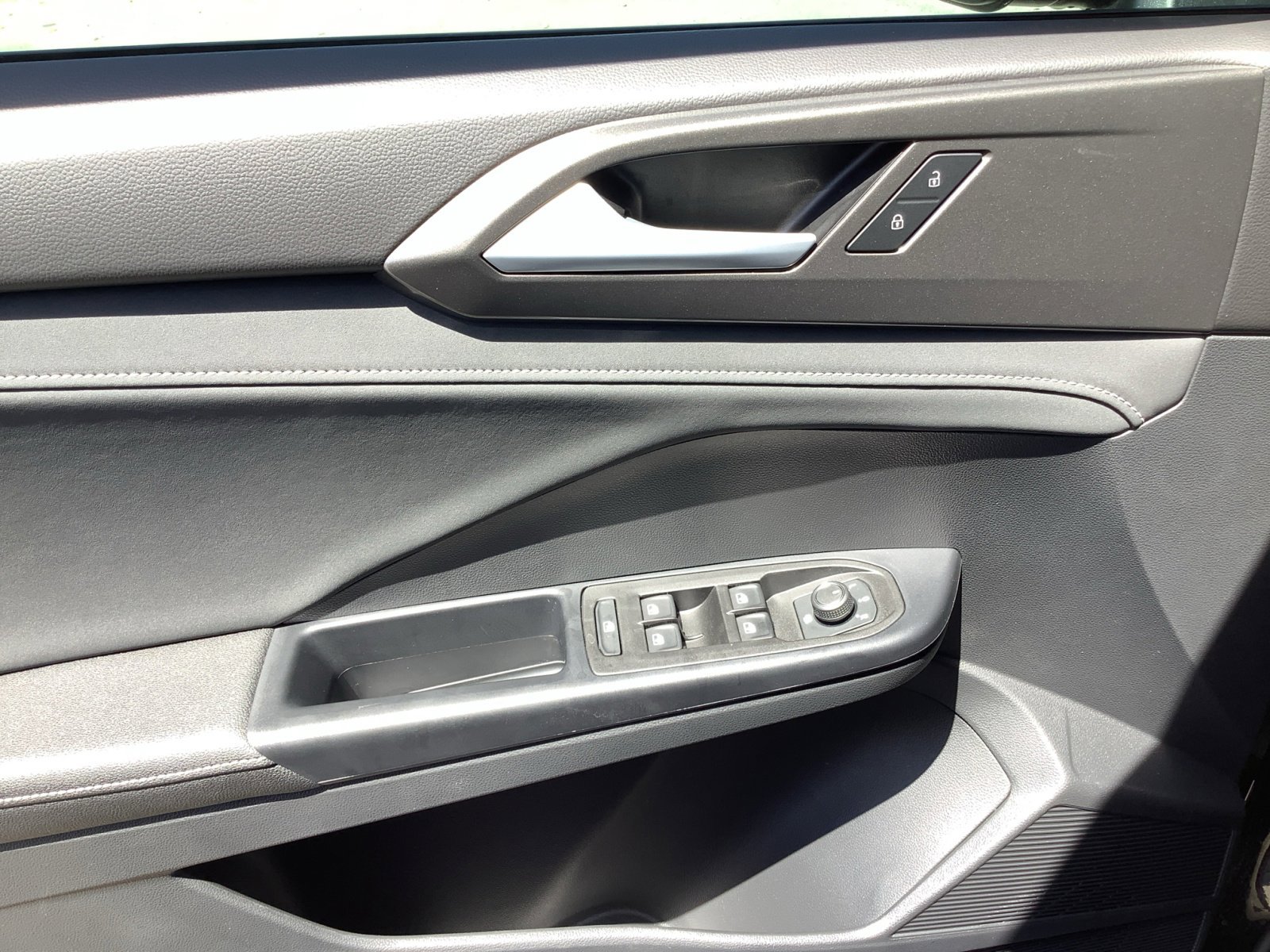 2026 Volkswagen Taos SE Black - Photo 28