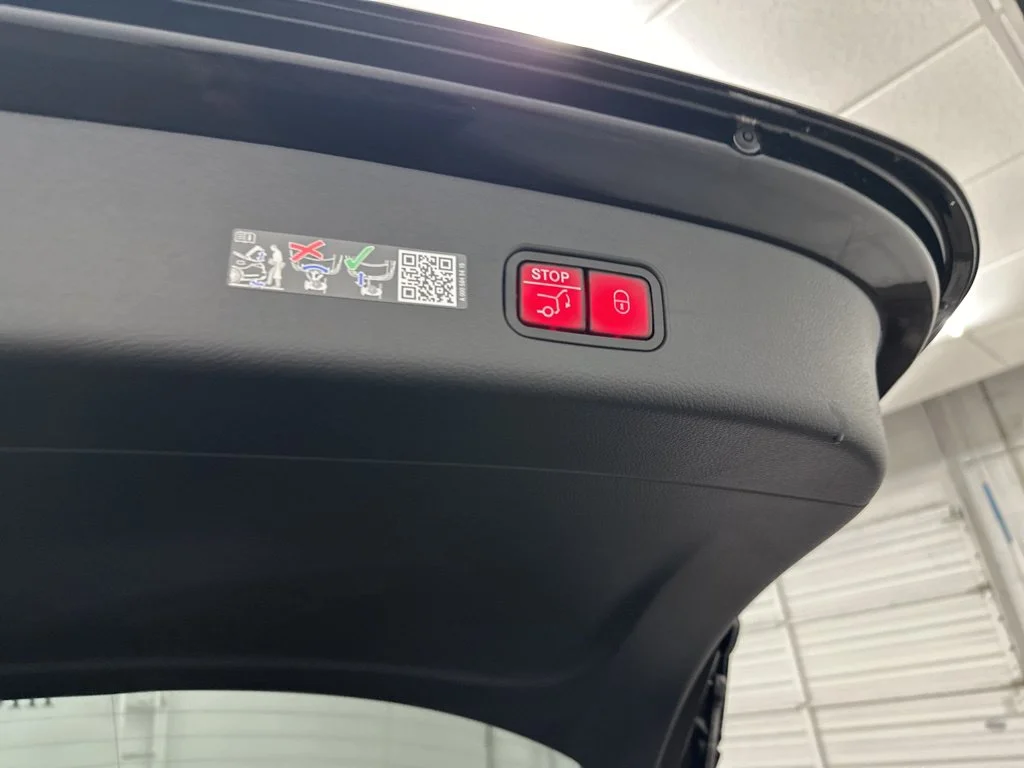 Used 2026 Black Mercedes-Benz GLC 300 image 25