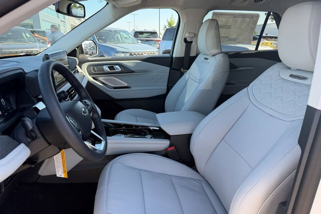 New 2026 Star White Metallic Tri-Coat Ford Platinum™ image 11