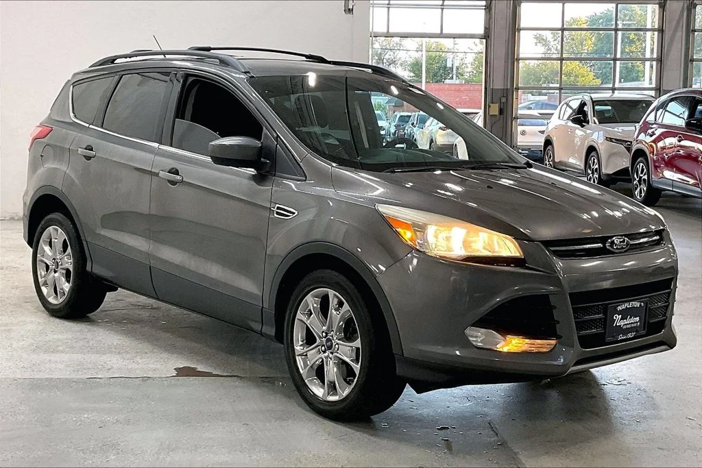 Used 2014 Gray Ford SE image 32