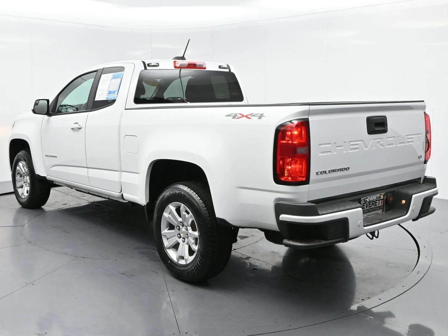 Used 2022 Summit White Chevrolet 4WD LT image 5