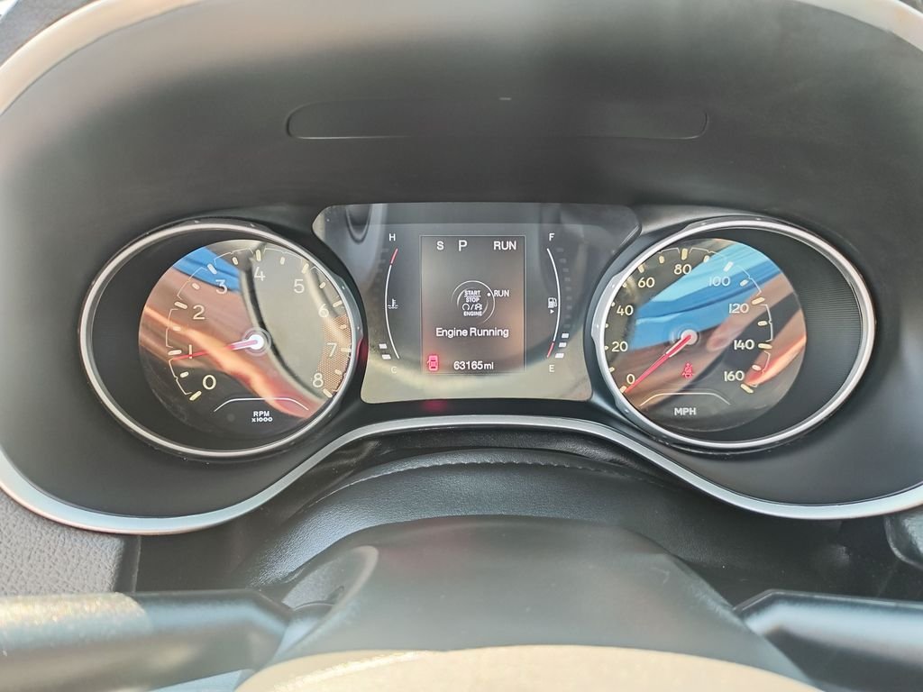 Used 2020 White Jeep Latitude image 18