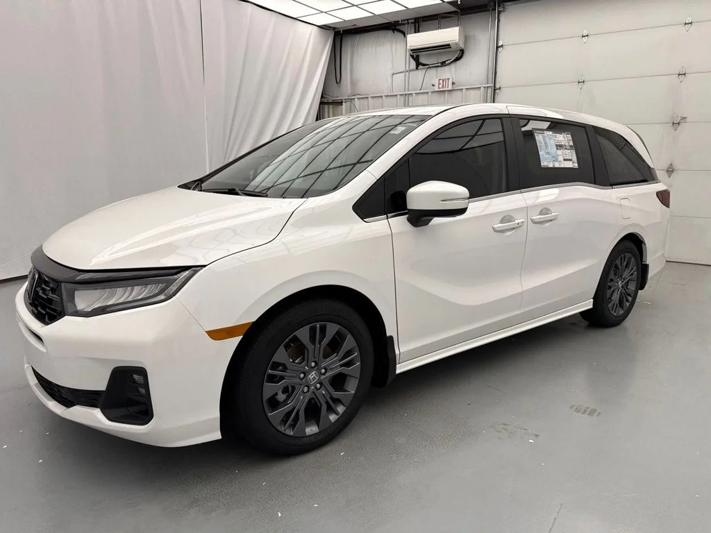 New 2026 Platinum White Pearl Honda Touring image 3