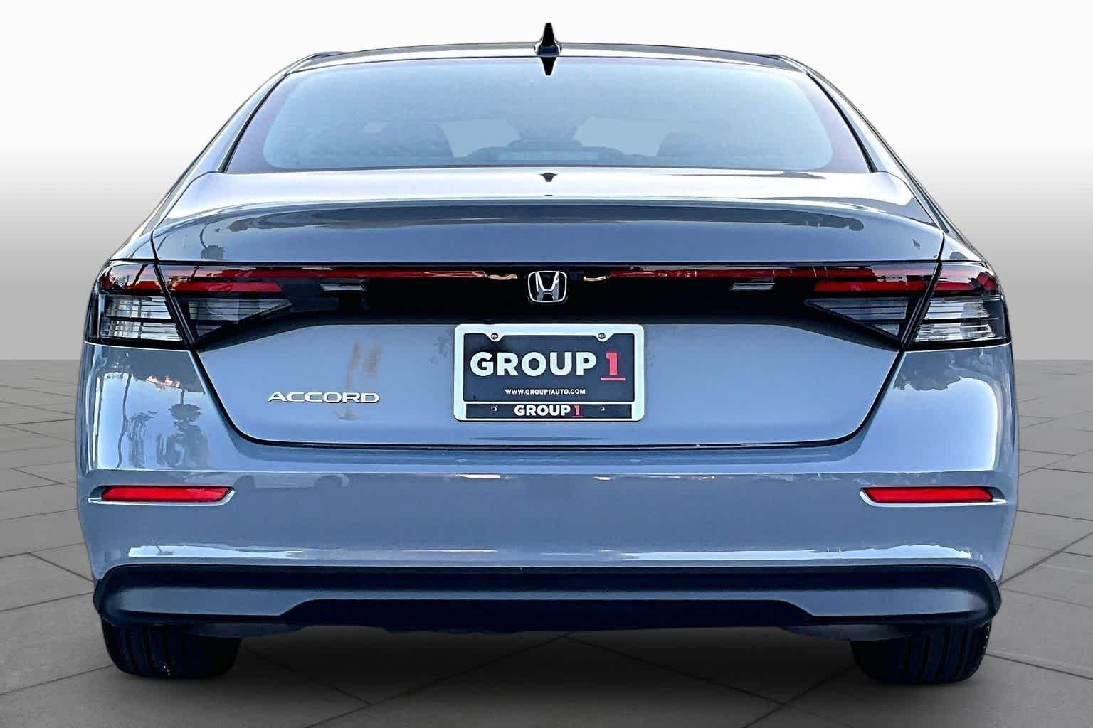 Used 2026 Urban Gray Pearl Honda SE image 5