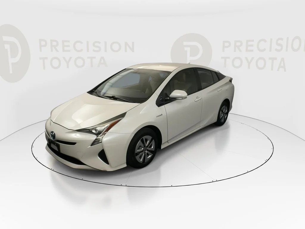 Used 2016 Blizzard Pearl Toyota Three image 9