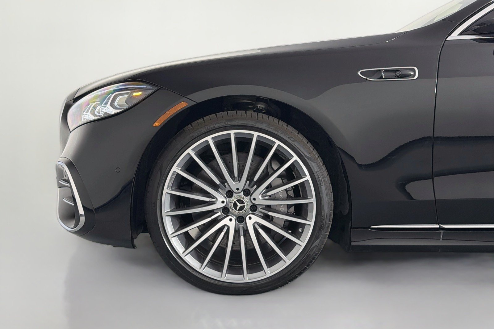 New 2027 Obsidian Black Metallic Mercedes-Benz S 580 4MATIC® Sedan image 9