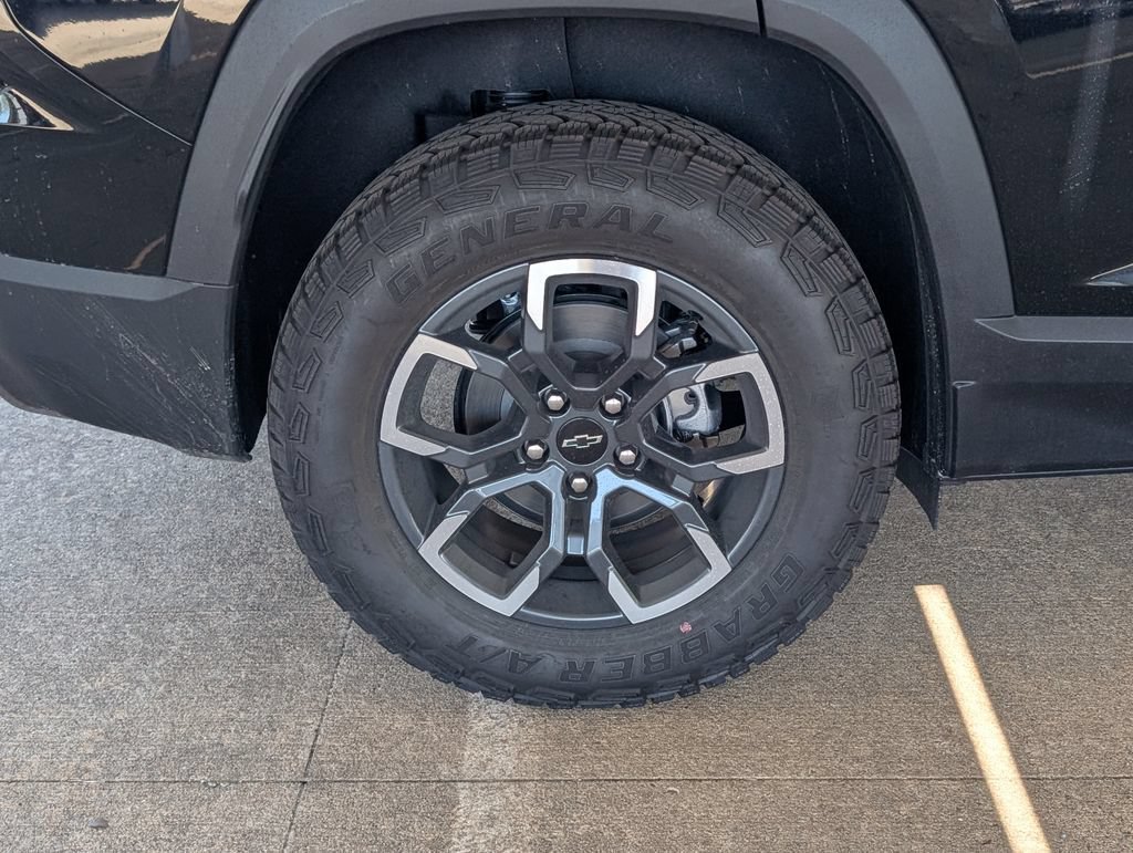 New 2027 Mosaic Black Metallic Chevrolet ACTIV image 3