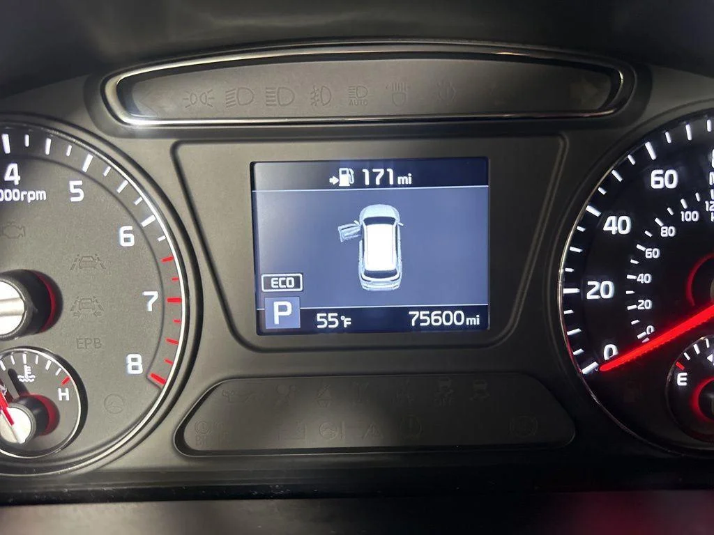 Used 2020 Snow White Pearl Kia LX image 4