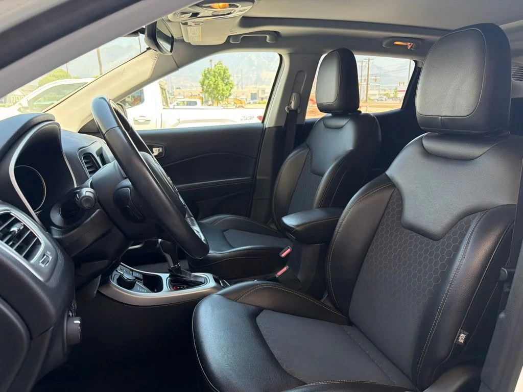 Used 2019 White Jeep Latitude image 9