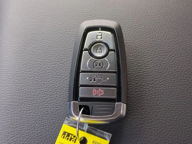 New 2026 Agate Black Metallic Ford XLT image 28