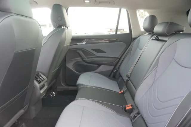 New 2026 Platinum Gray Metallic Volkswagen SE image 34