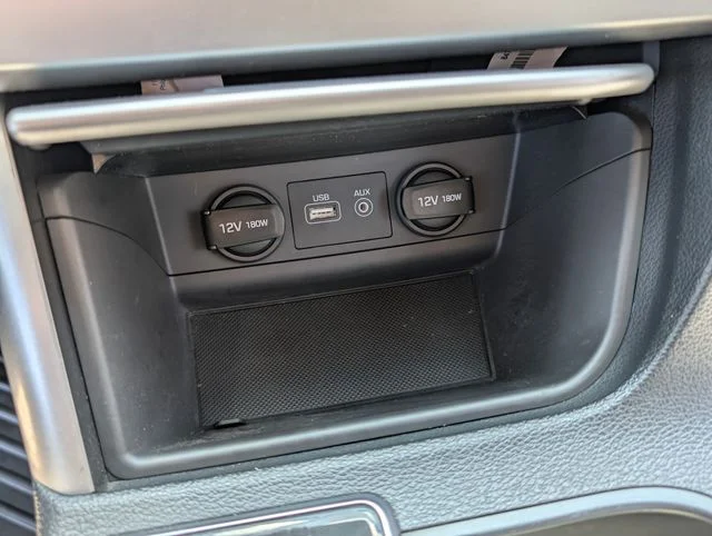 Used 2017 Silver Hyundai Base image 30