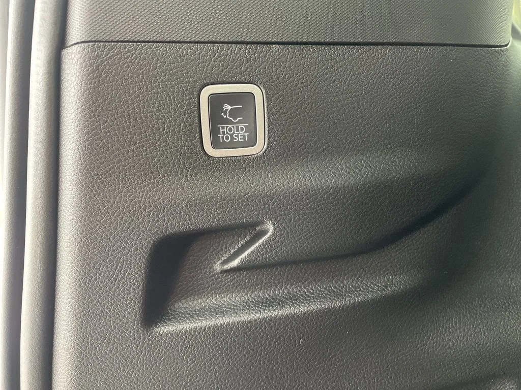 New 2026 Silver-Zynith Exterior Paint Jeep Limited Altitude image 13