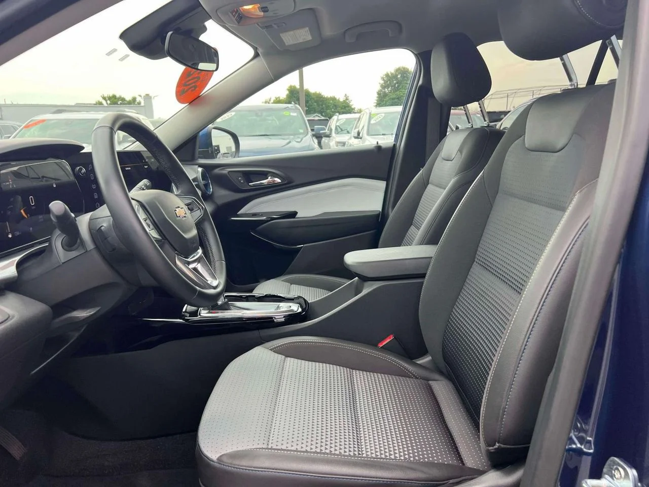 Used 2024 Blue Glow Metallic Chevrolet FWD LT image 17