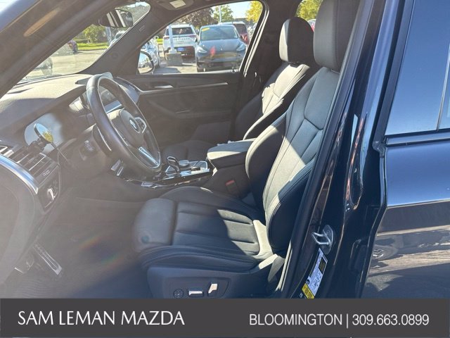 Used 2022 Gray BMW xDrive30i image 3