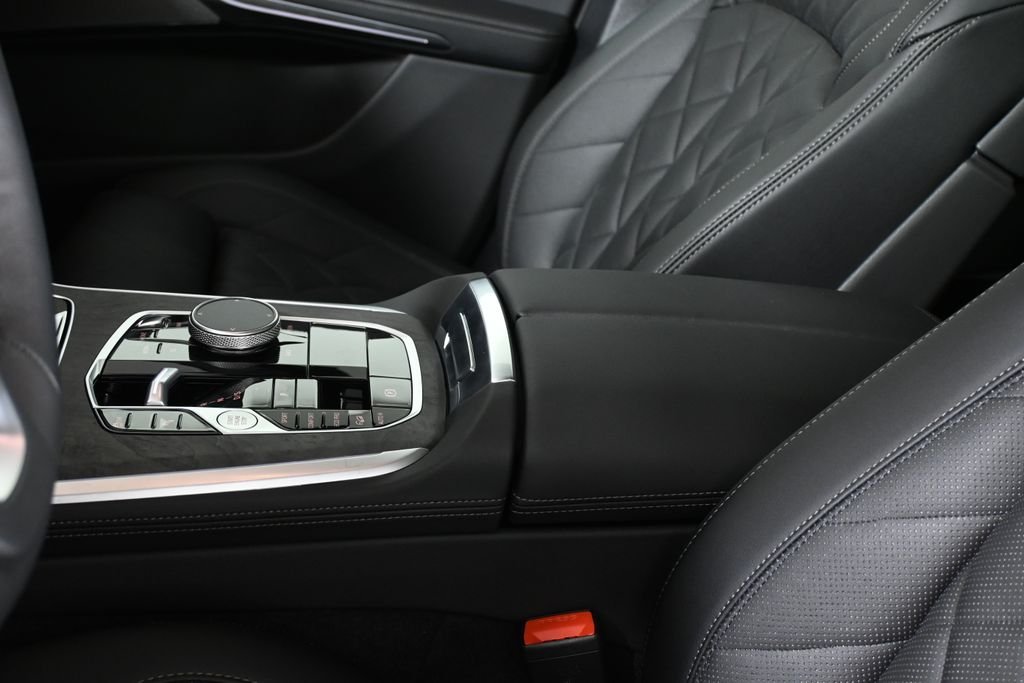 New 2026 Alpine White BMW xDrive40i image 24