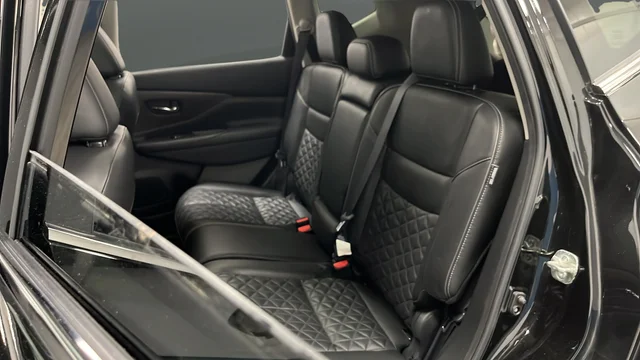 Used 2020 Super Black Metallic Nissan Platinum image 23