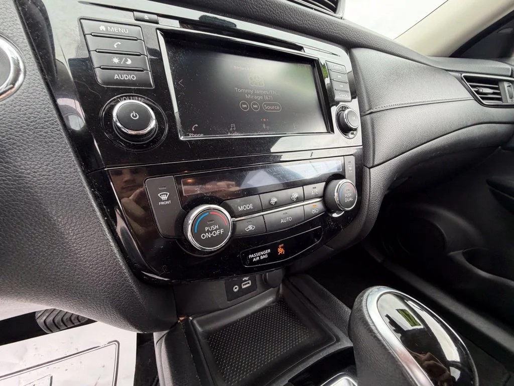 Used 2020 Gray Nissan SV image 21
