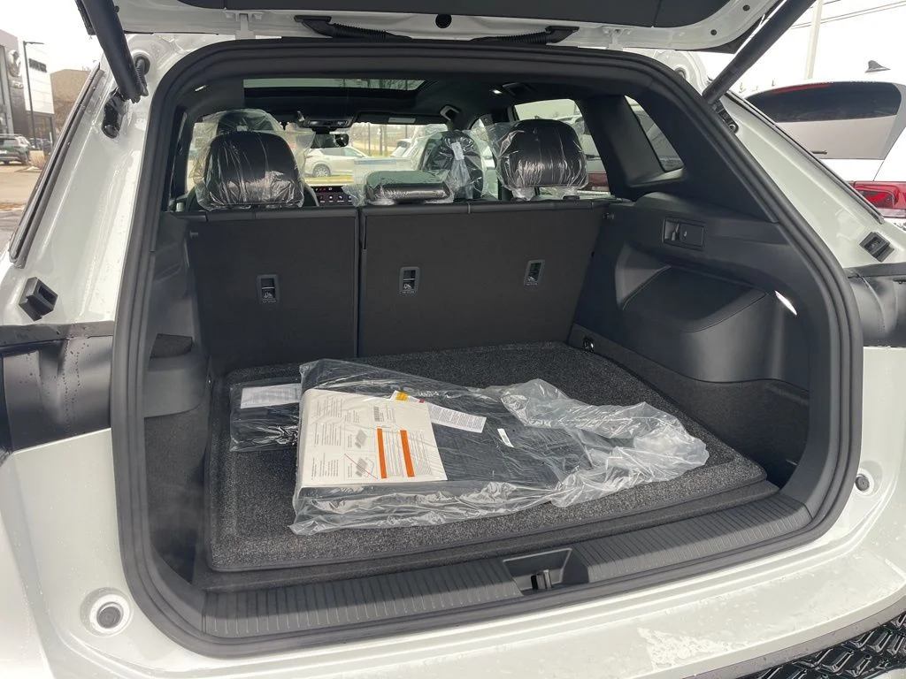 New 2026 Opal White Pearl Volkswagen 2.0T SE R-Line Black image 16
