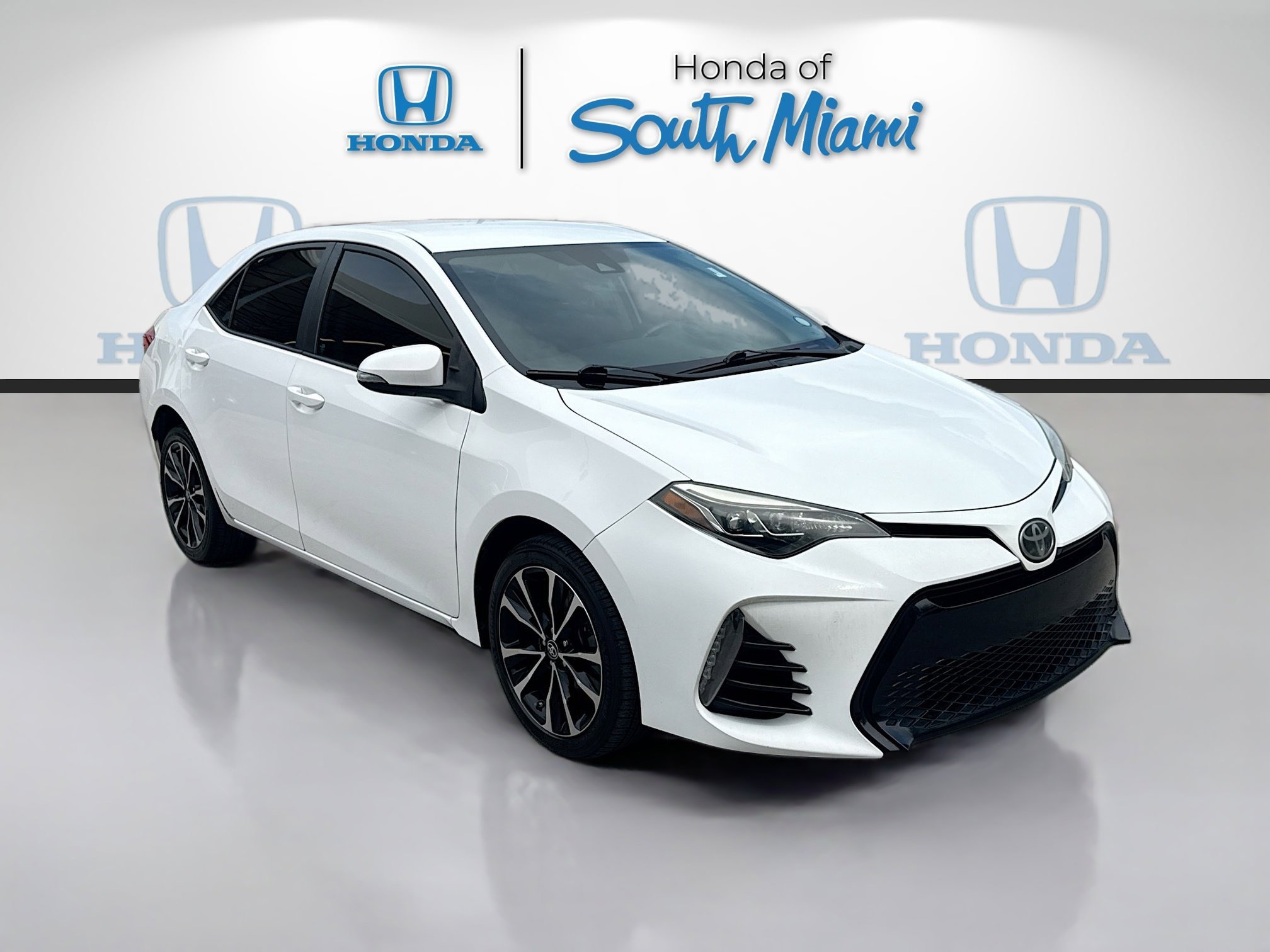 Used 2017 Super White Toyota SE image 1