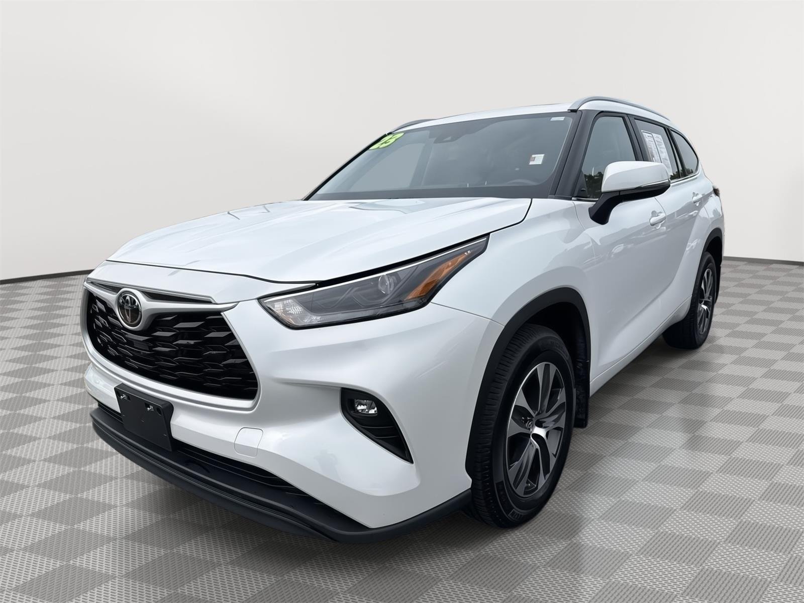Used 2023 Wind Chill Pearl Toyota XLE image 12