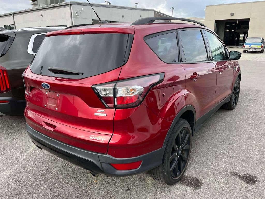 Used 2018 Red Ford SE image 2