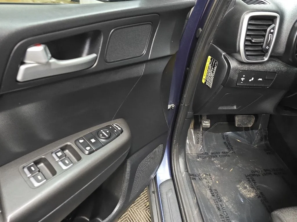 Used 2020 Pacific Blue Kia LX image 27