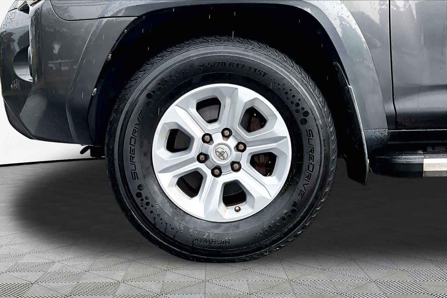 Used 2016 Magnetic Gray Metallic Toyota SR5 image 10