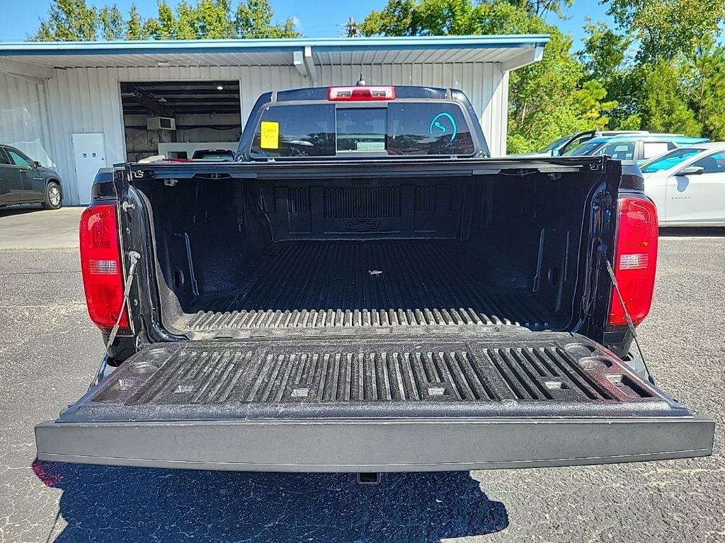 Used 2019 Black Chevrolet Z71 image 7