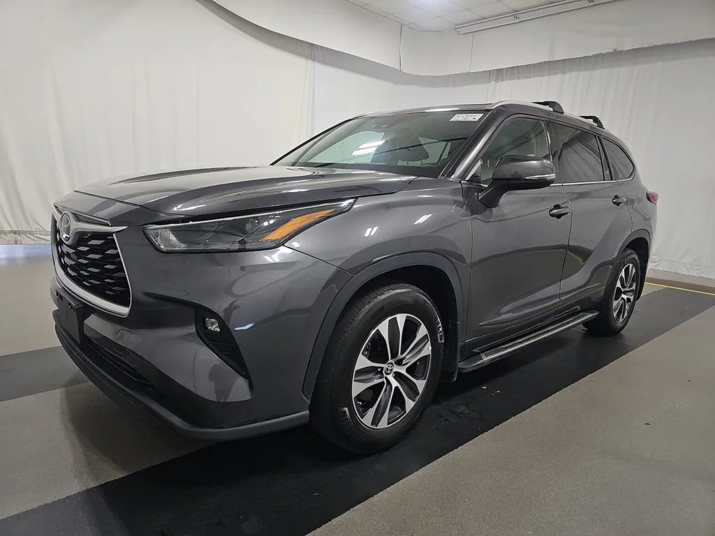 Certified Used 2022 Gray Toyota XLE image 5