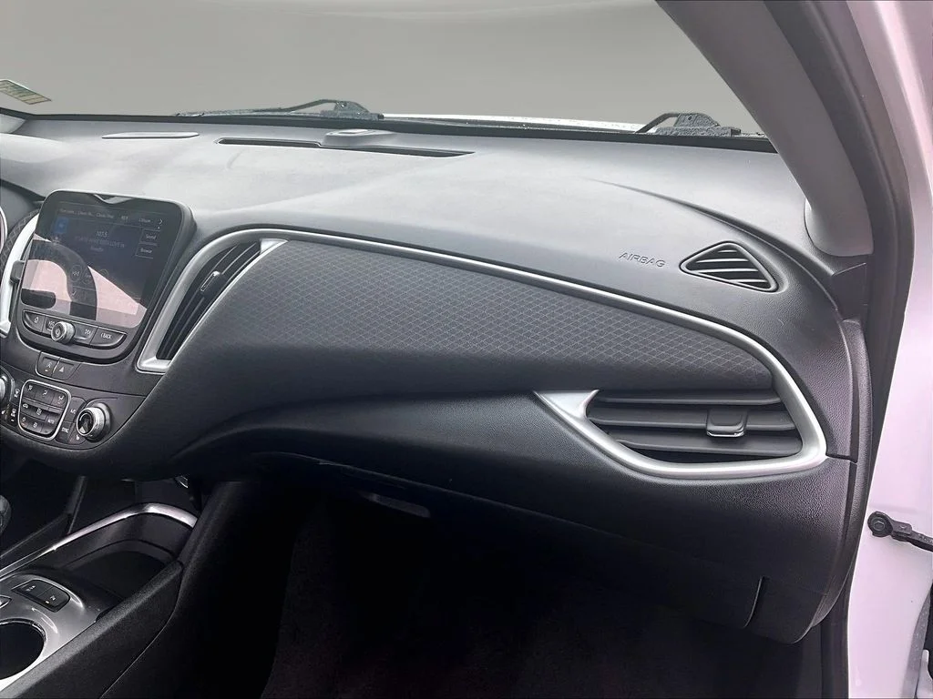 Used 2024 White Chevrolet LT image 27