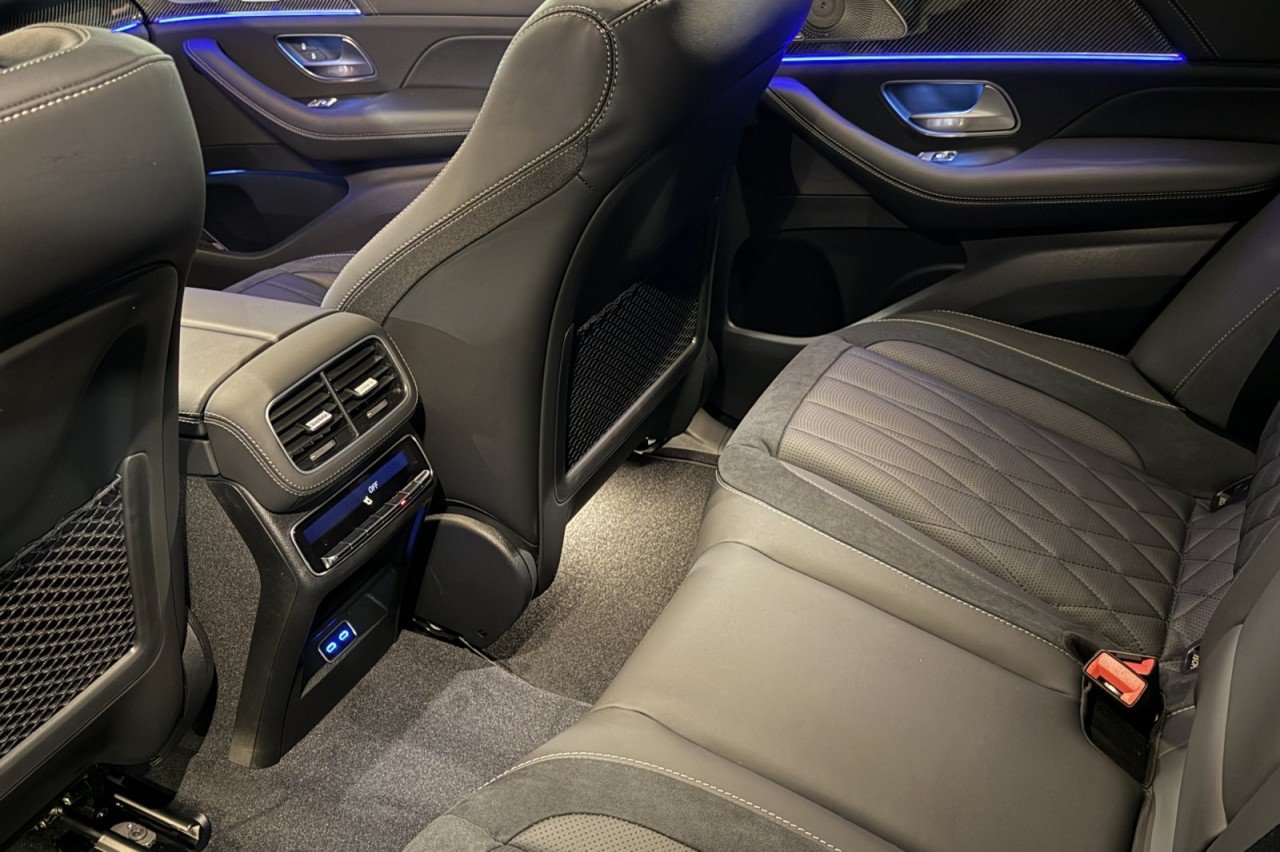 New 2026 MANUFAKTUR Alpine Grey Mercedes-Benz AMG® GLE 63 S 4MATIC+ Coupe image 11