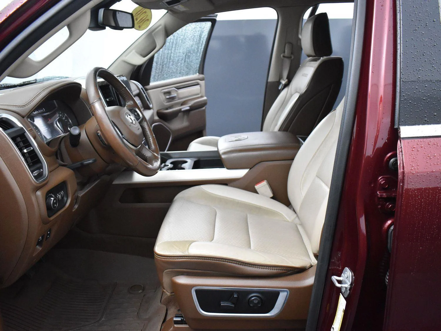 Used 2020 Delmonico Red Pearlcoat Ram Laramie image 12