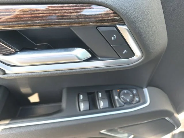 New 2026 Summit White GMC Elevation image 9