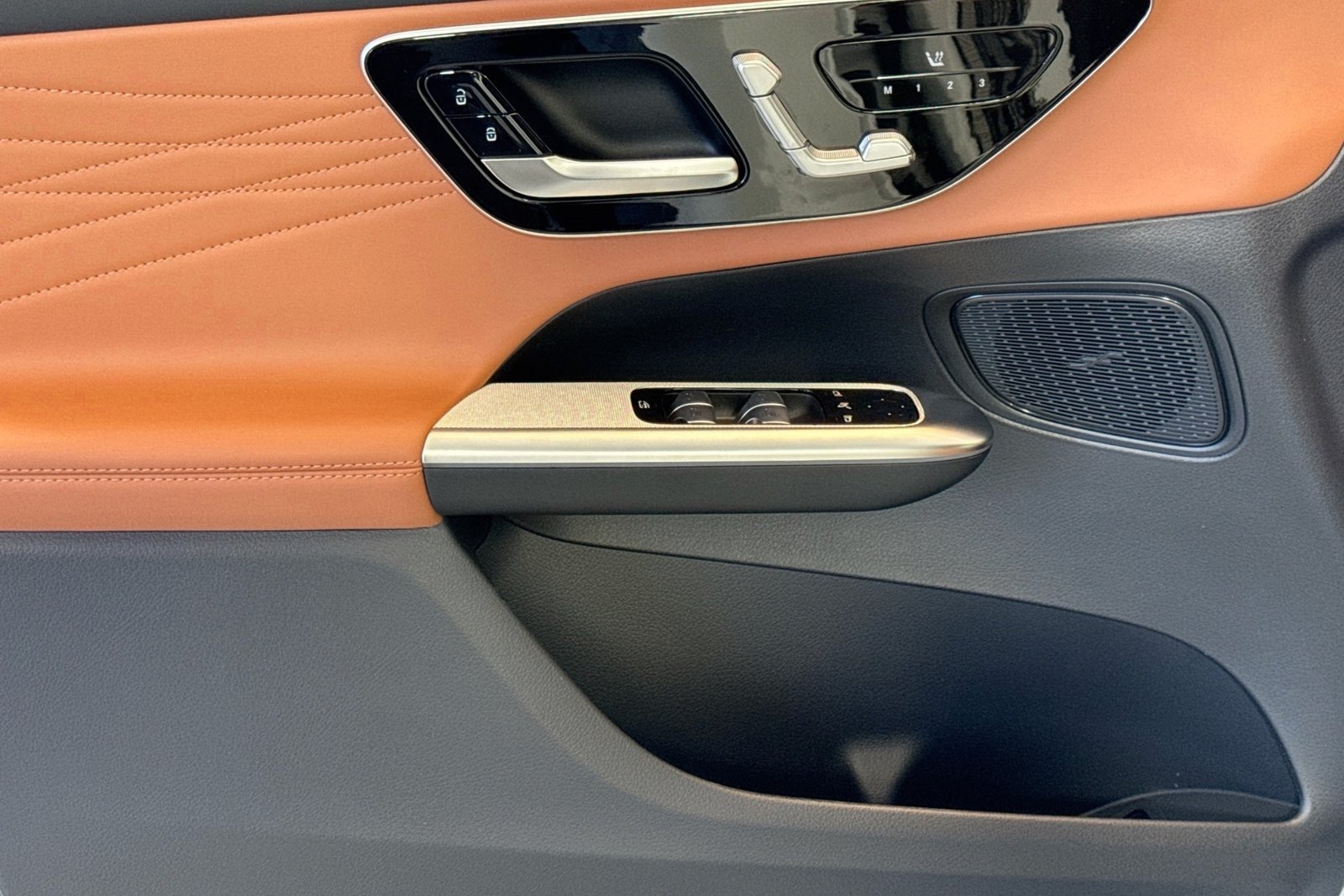 New 2026 Polar White Mercedes-Benz GLC 300 image 16