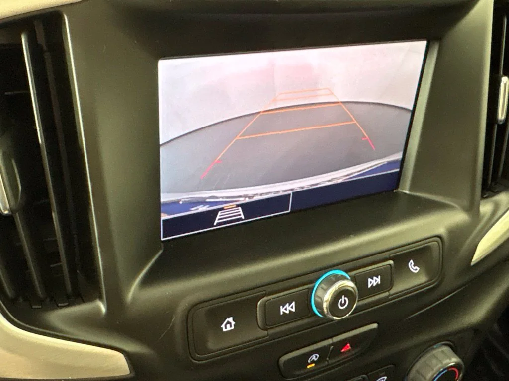 Used 2024 White GMC SLE image 34