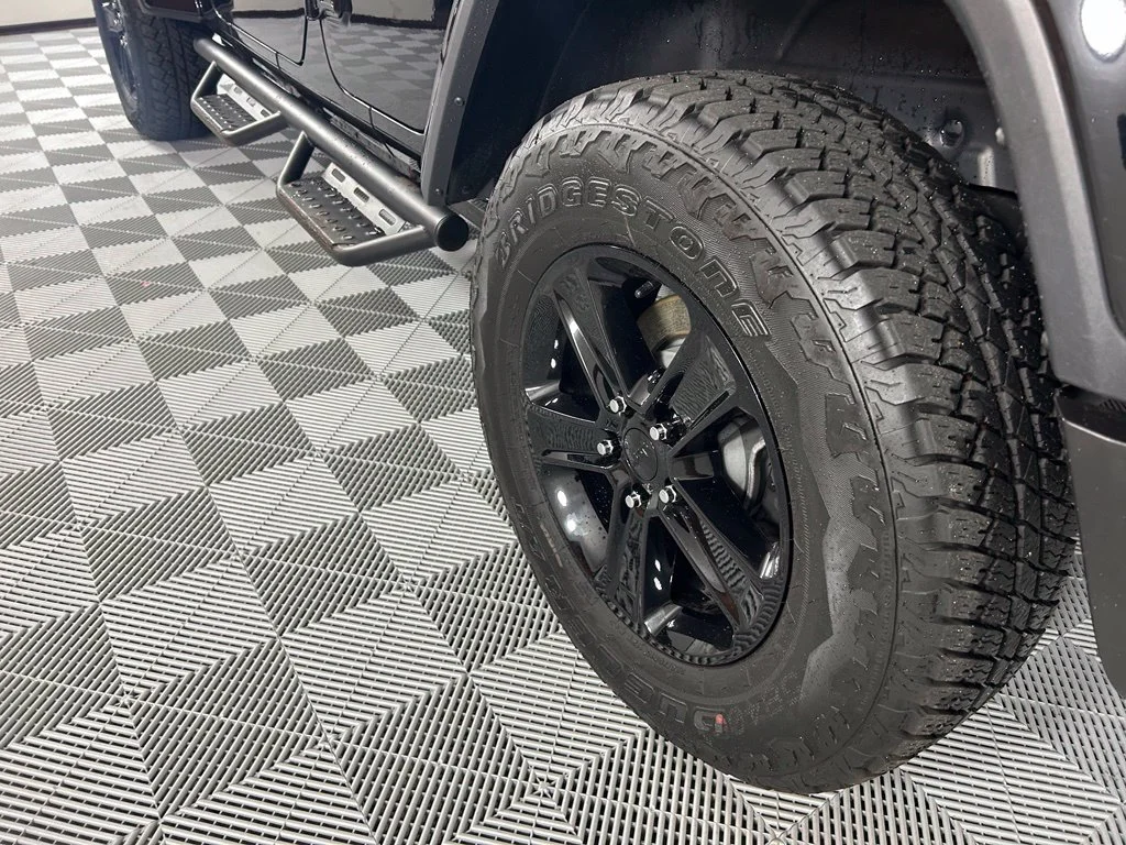 Used 2021 Black Jeep Unlimited Sahara Altitude image 25