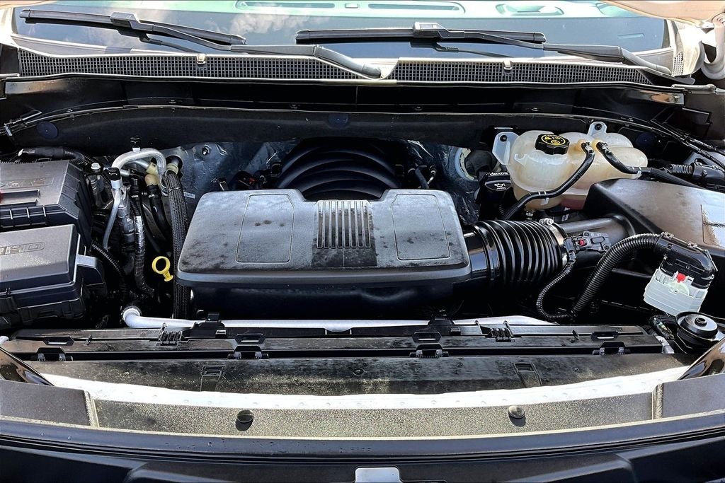 Used 2022 White Chevrolet Z71 image 9