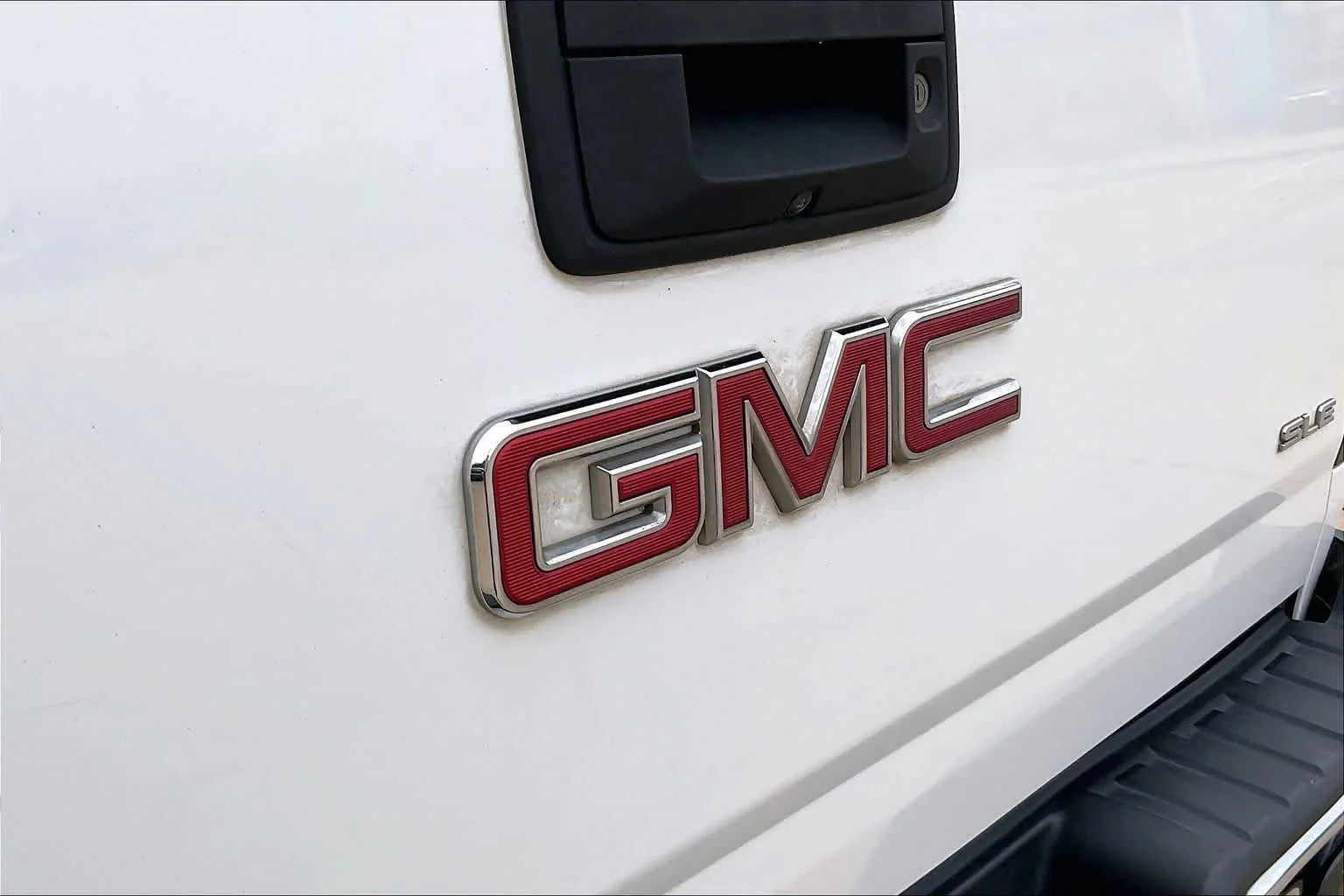 Used 2016 Summit White GMC 2WD SLE image 29