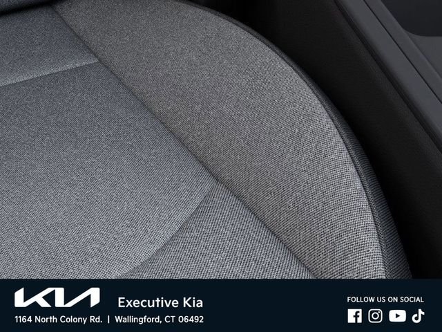 New 2026 Snow White Pearl Kia LXS image 24