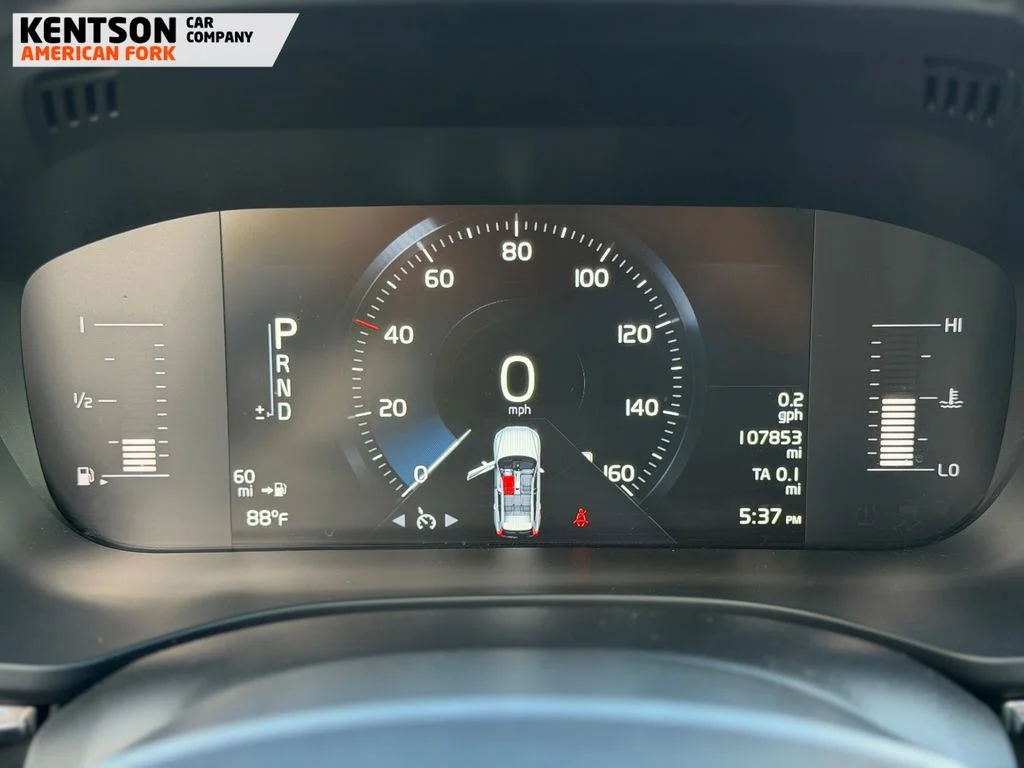Used 2019 Gray Volvo T6 Momentum image 13